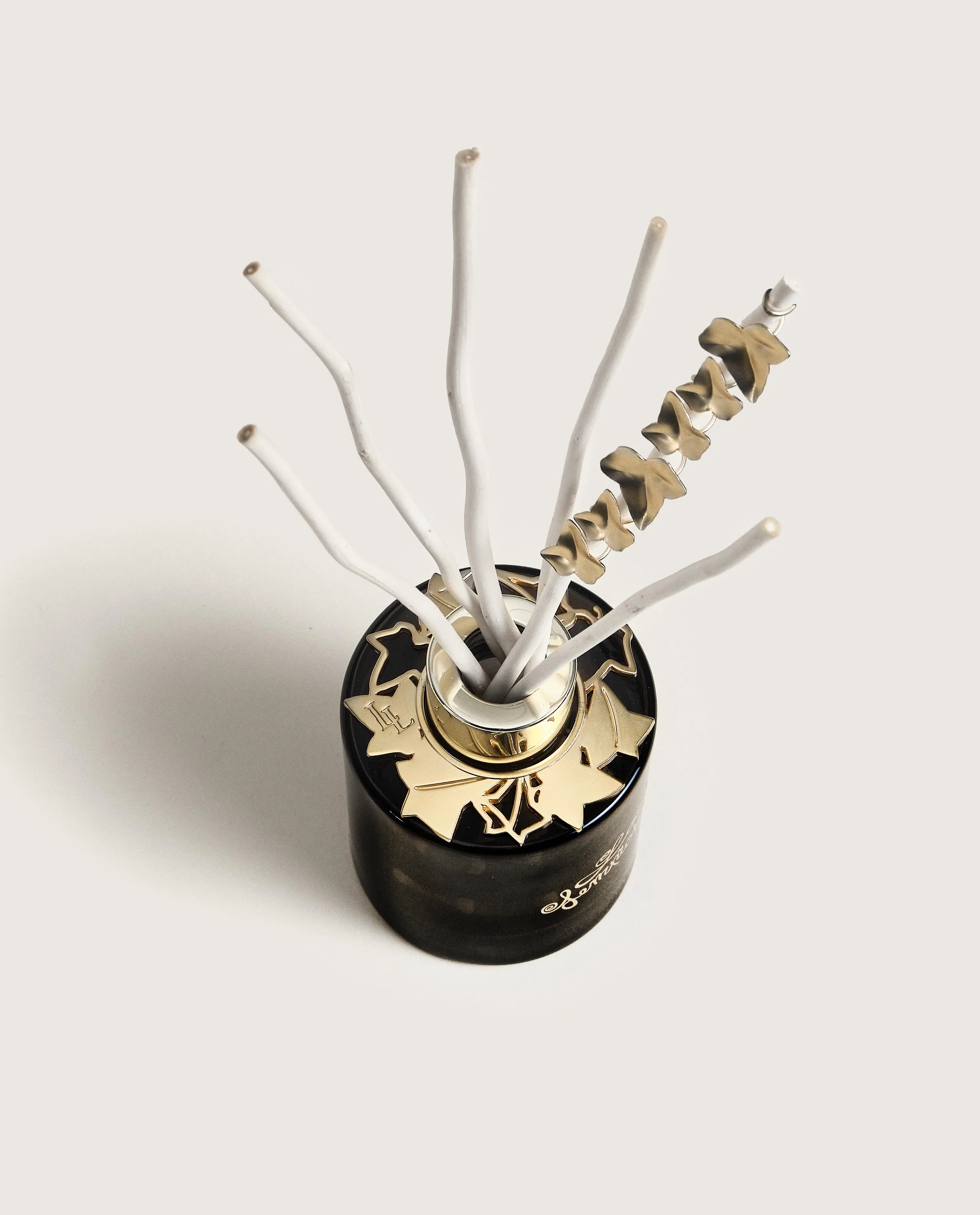 Black Edition Lolita Lempicka Bijou Scented Bouquet - Image 4
