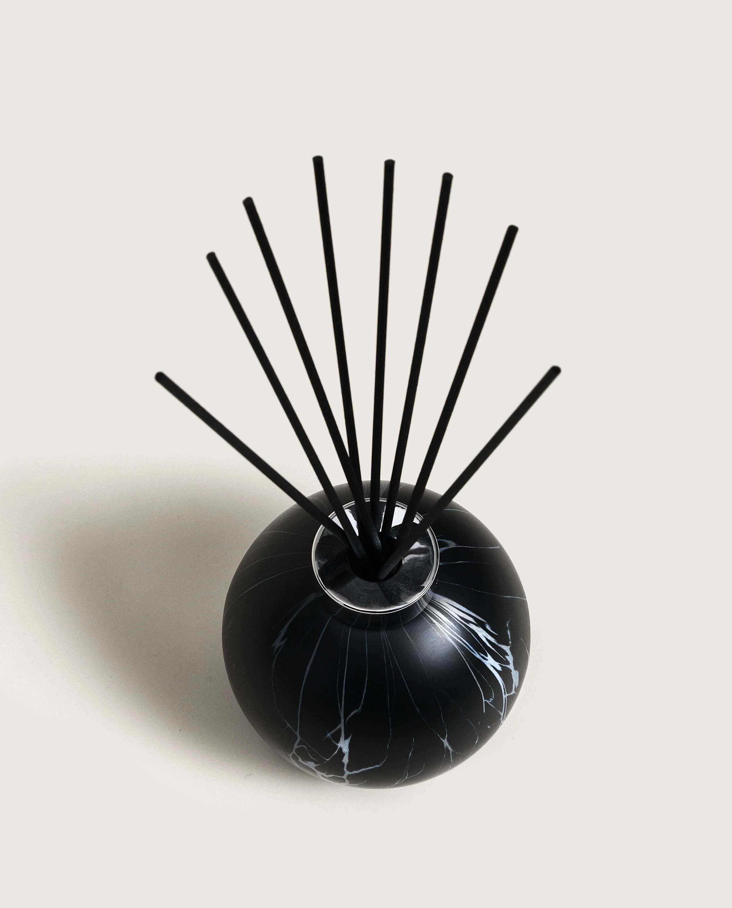 Black Marbled Scented Bouquet - Image 3