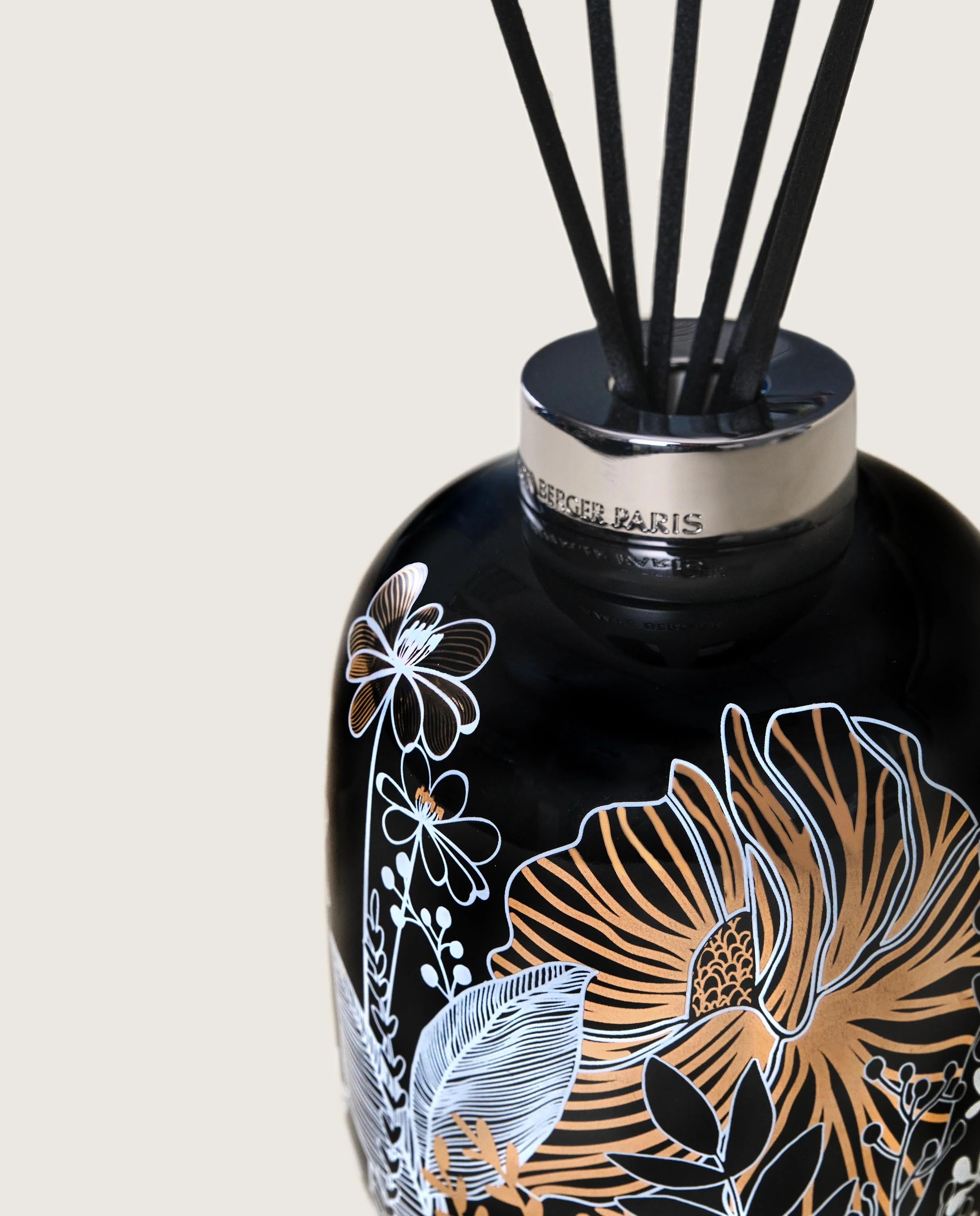 Black Vegetal Porcelain Scented Bouquet - Image 2