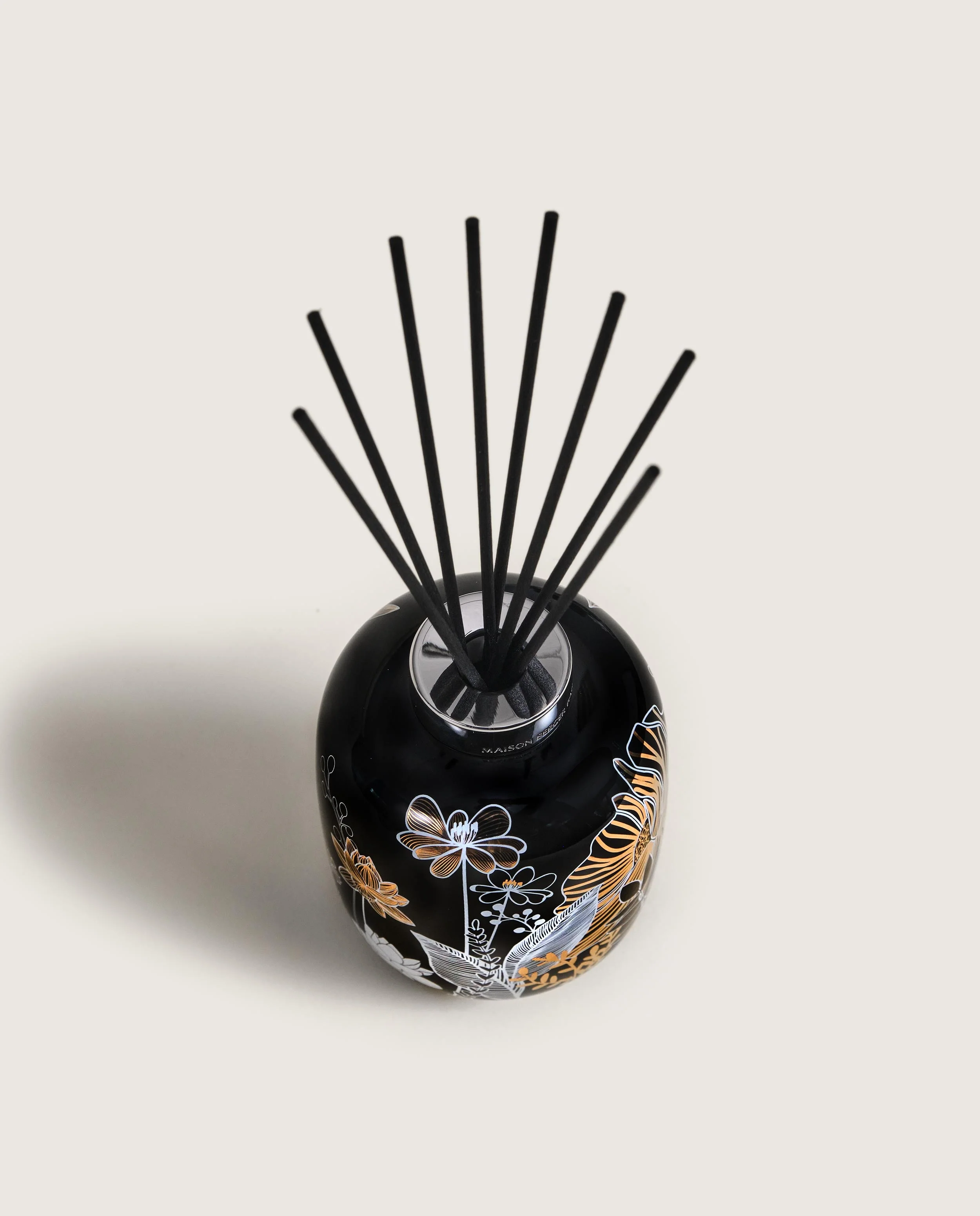 Black Vegetal Porcelain Scented Bouquet - Image 3