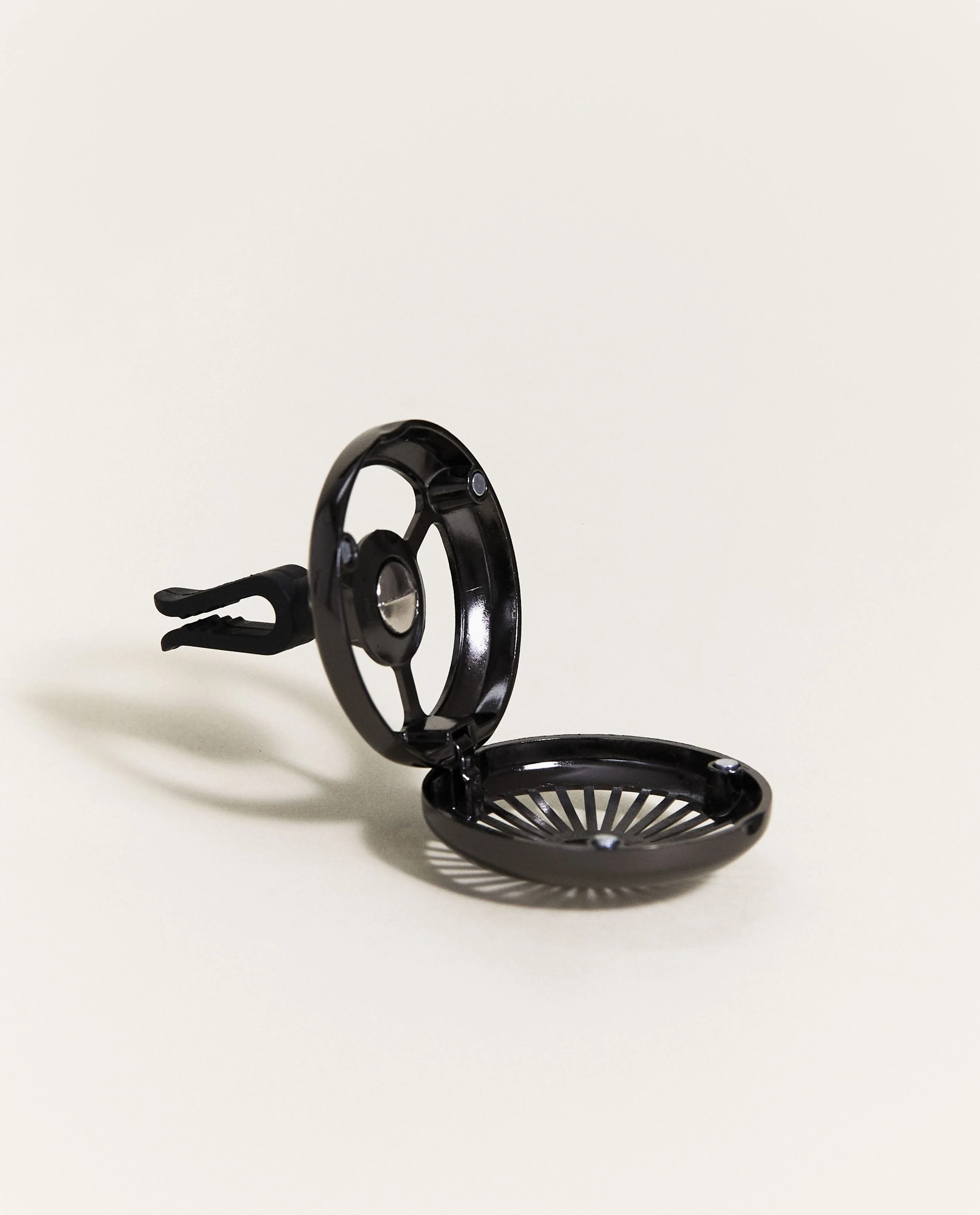 Car Wheel Black Car Clip Diffuser - Image 3