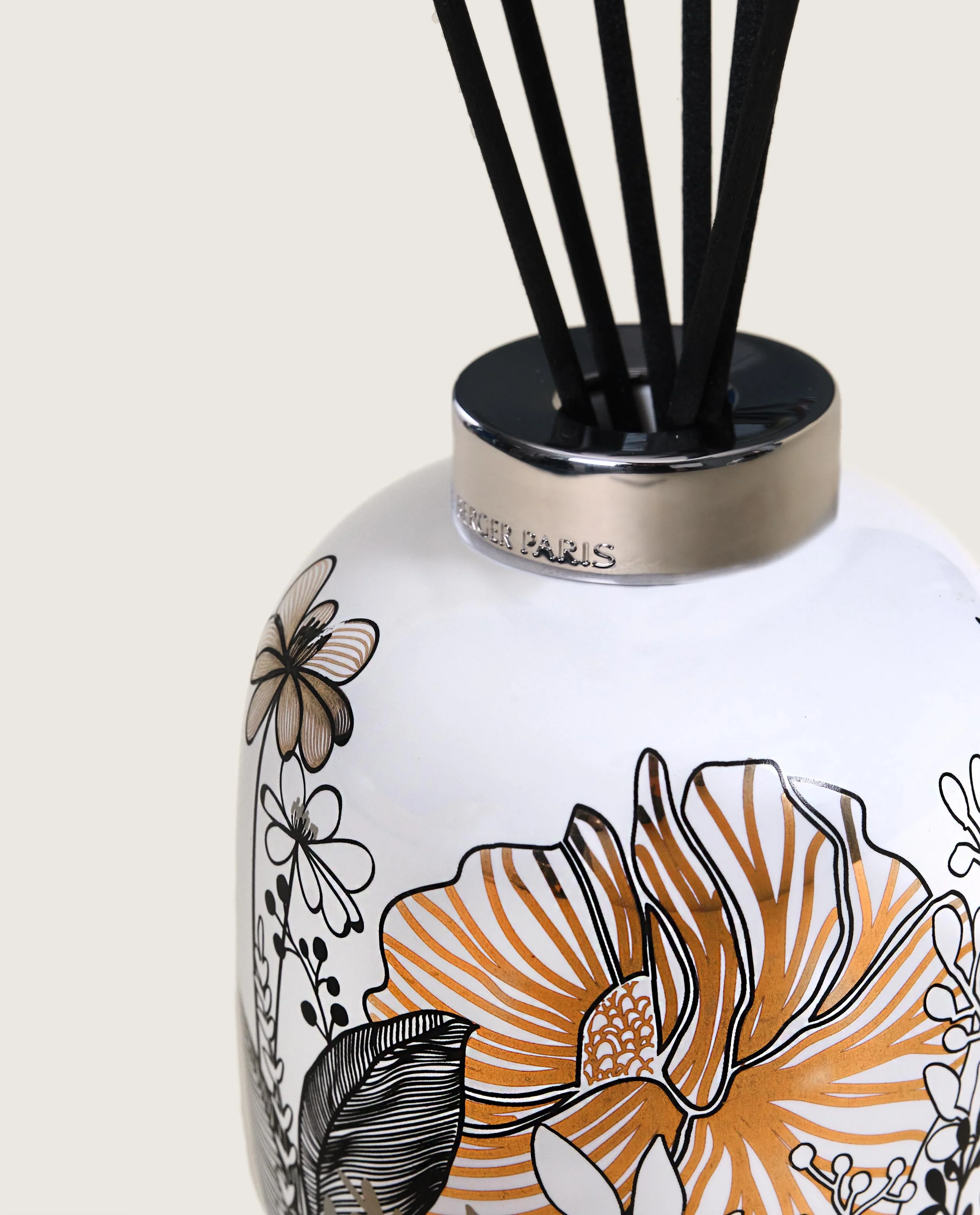 White Vegetal Porcelain Scented Bouquet - Image 2