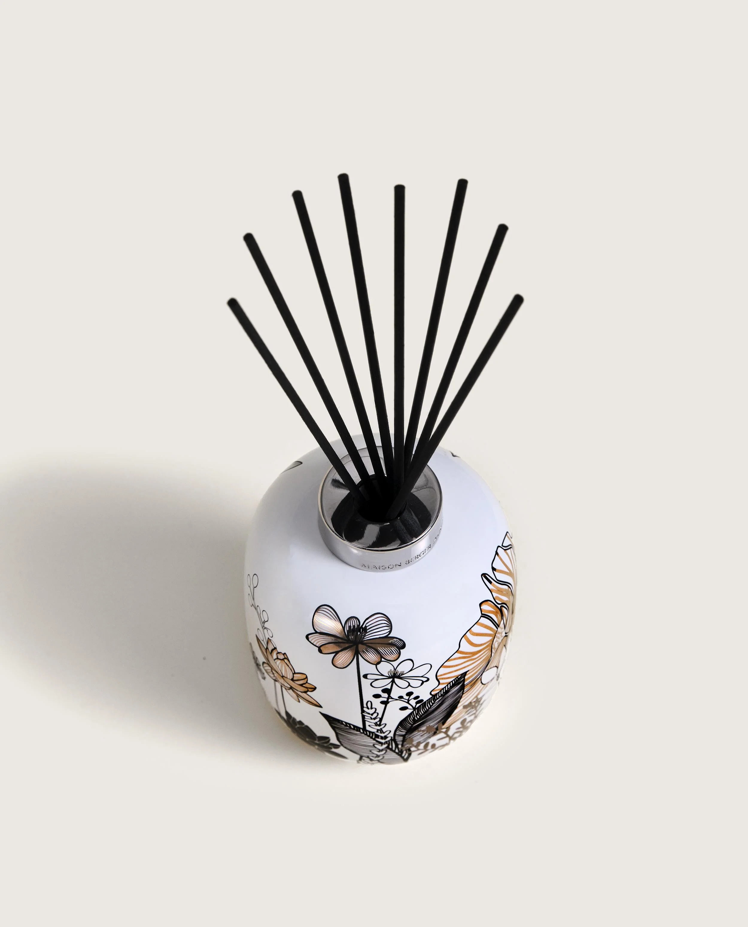 White Vegetal Porcelain Scented Bouquet - Image 3